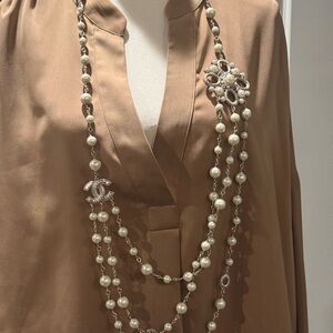 Elegant Pearl and Silver Necklace